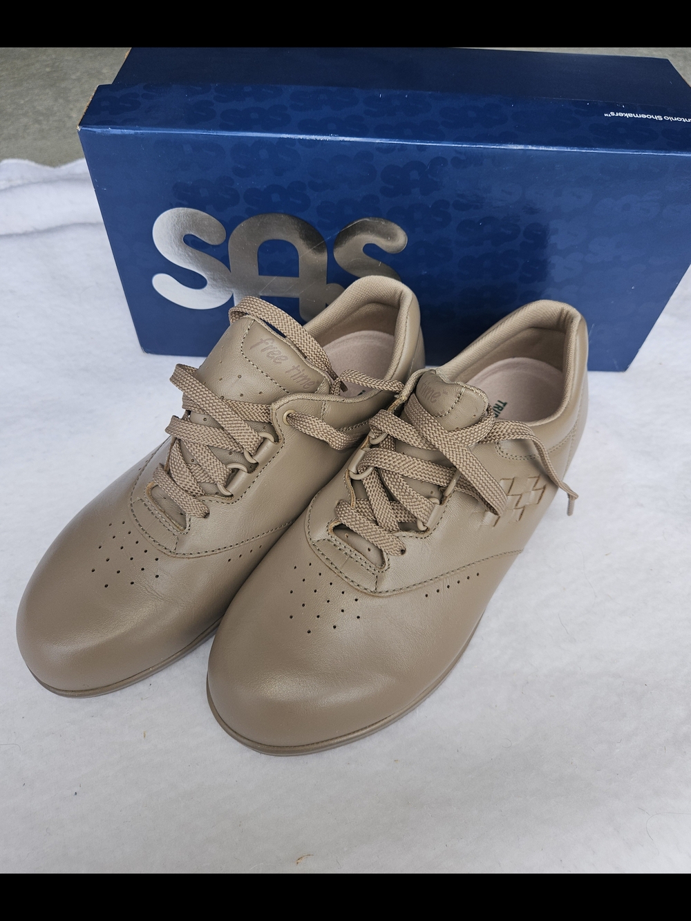 SAS (San Antonio Shoemakers) Women's Free Time Walking Shoes. Size 7 W